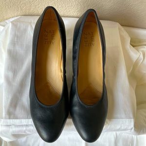 Naturalizer Black Pumps